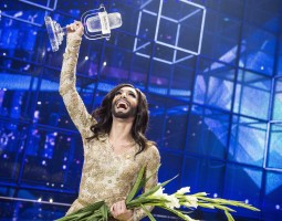 Conchita Wurts, mulher bardada, venceu o festival da Eurovisão
