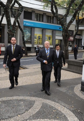 Membros dos gabinetes do Governo Regional receberam verbas indevidas
