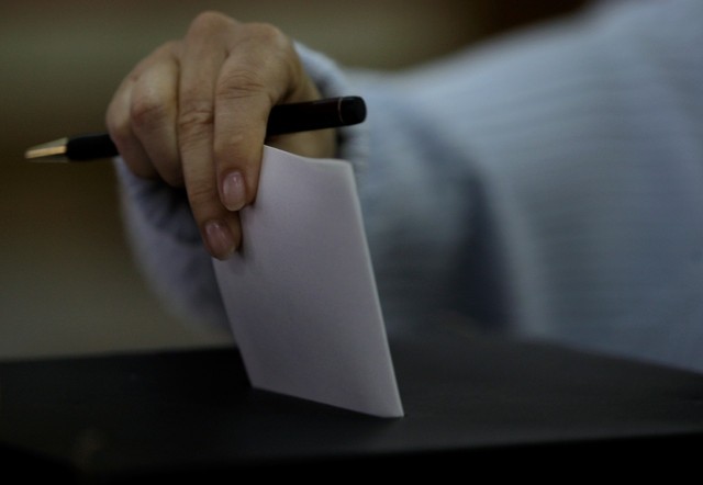 9,7 milhões de eleitores chamados a escolher hoje 21 deputados portugueses para o Parlamento Europeu