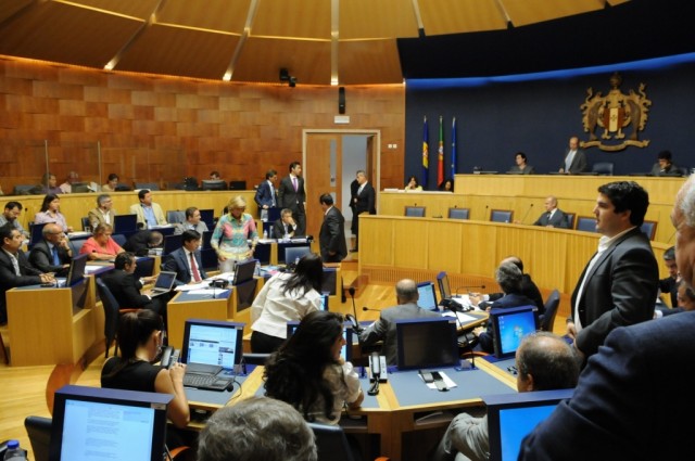 Assembleia debate o Estado da Região