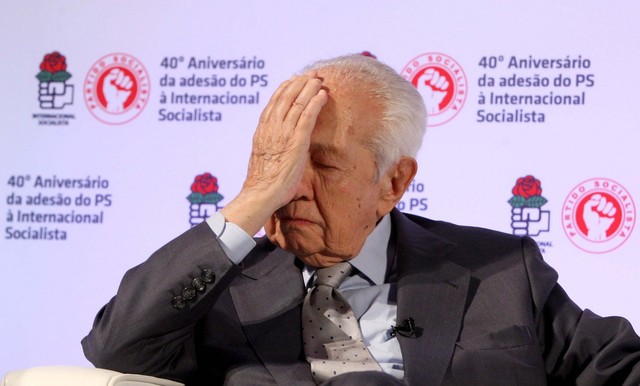 Mário Soares diz que resultado do PS foi vitória de Pirro