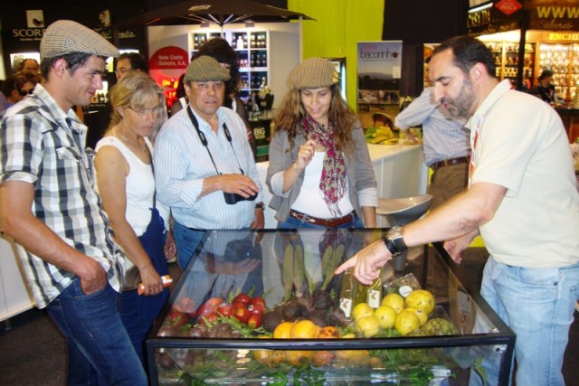 Frutas da Madeira despertam a curiosidade na Feira Nacional de Agricultura