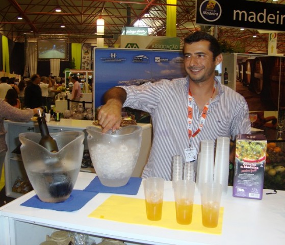 Licores e chocolates da Madeira fazem sucesso na 51.ª Feira Nacional de Agricultura