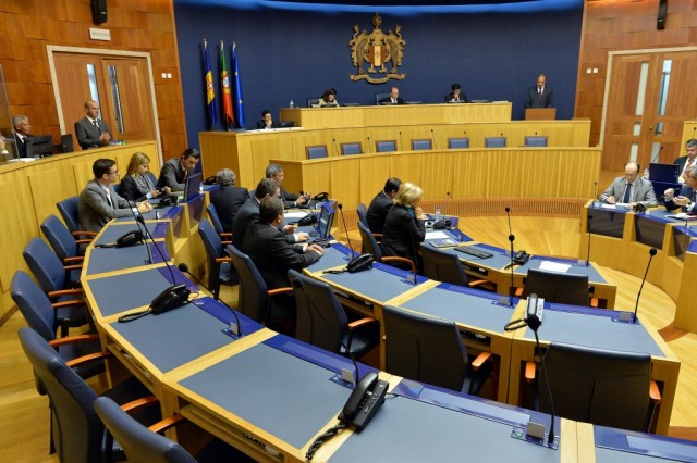 Direitos e deveres dos utentes do Serviço Regional de Saúde em plenário