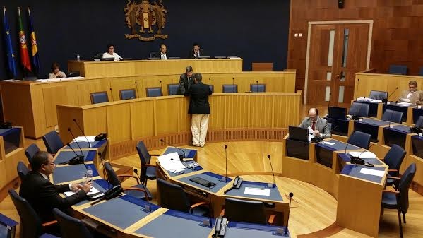ALM adapta legislação sobre escolaridade obrigatória