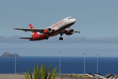 Governo da Madeira pede à República tratamento igual nos transportes aéreos