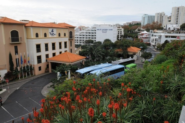 Sindicato da Hotelaria distribui comunicados aos turistas