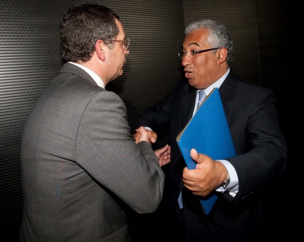 Costa diz que ataques pessoais poluíram debate, Seguro fala em esclarecer atitudes