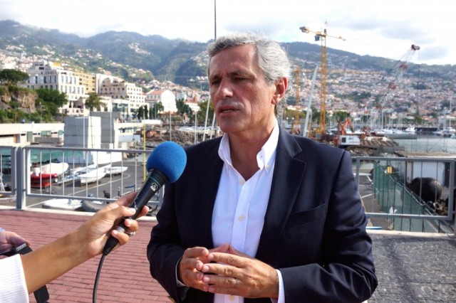 CDS acusa Governo de “desterrar milhões a descaracterizar baía do Funchal”