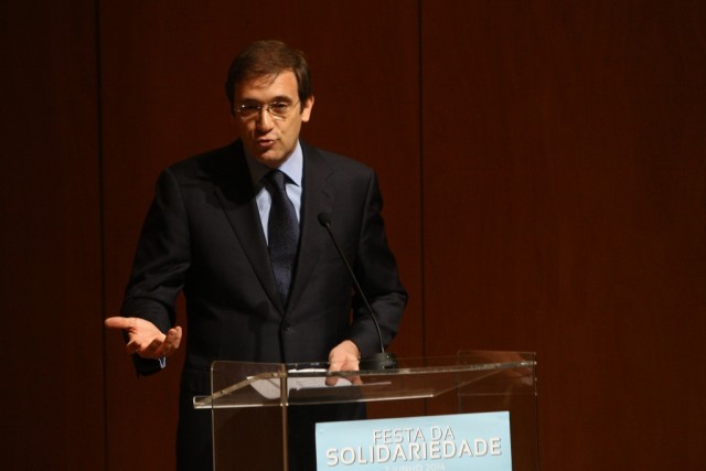 Passos recusa striptease das suas contas