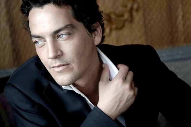 Actor Rodrigo Menezes encontrado morto hoje em casa