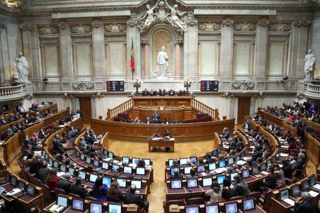 Iniciativa de cidadãos contra privatização dos serviços de água discutida na Assembleia