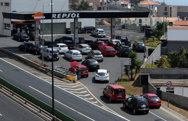 Gasolina 95 baixa 4,4 cêntimos na segunda-feira