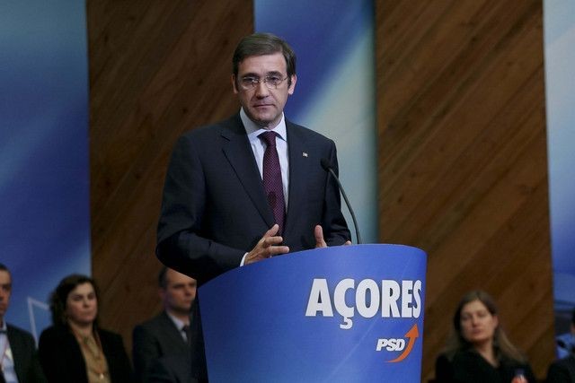 Passos Coelho acredita na liberalização das ligações aéreas aos Açores no Verão de 2015
