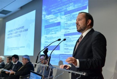 Francisco César compara transportes aéreos entre Madeira e Açores