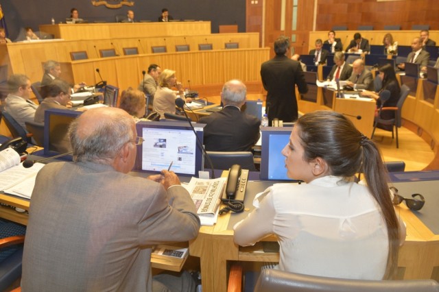 Reposição das 35 horas de trabalho no sector público aprovada por unanimidade
