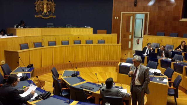 Apenas PSD e CDS na sessão do 25 de Novembro