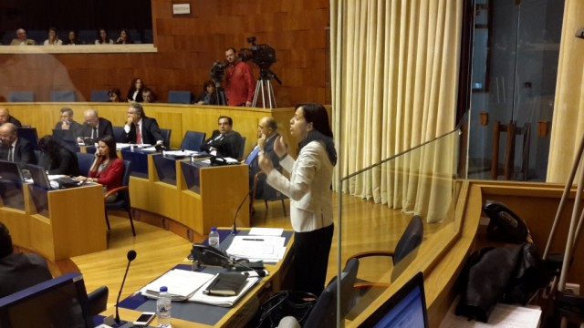 Carina Ferro lembra que a obrigação do governo é defender a escola pública