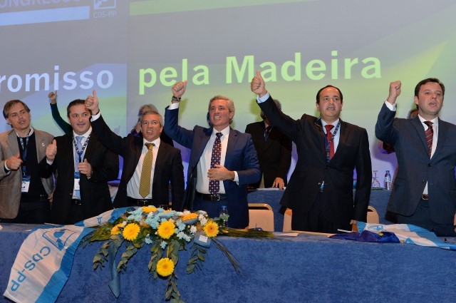 CDS/PP rejeita coligação com PS e ameaça apresentar Moção de Censura em Janeiro