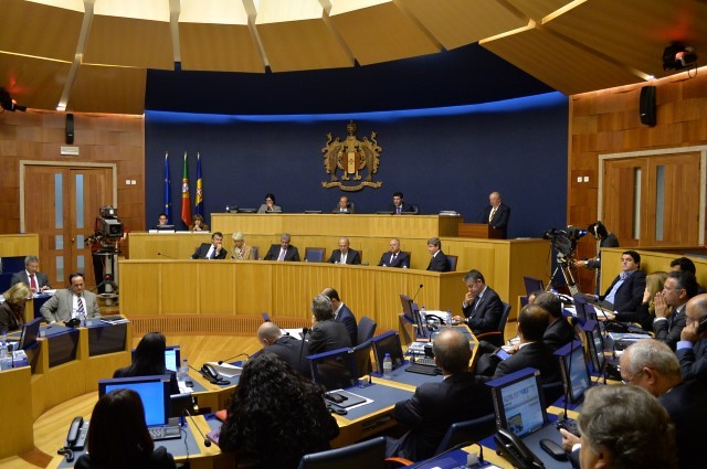 Orçamento para 2015 aprovado apenas pela maioria PSD e deputado independente