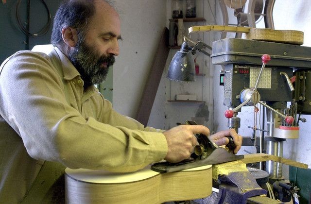 Único violeiro da Madeira produz instrumentos que fascinam músicos e coleccionadores