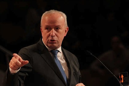 Santana Lopes admite candidatura a Belém e contesta advertências de Marcelo