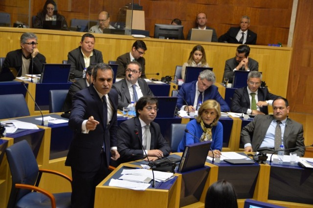 Assembleia debate privatizações e sistema fiscal