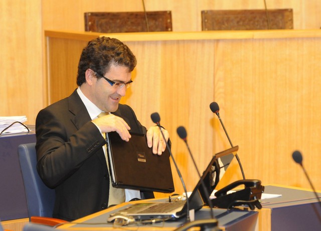 PS quer Maria Luís Albuquerque a explicar insucesso do PAEF regional