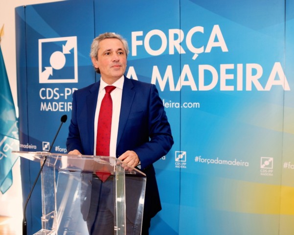CDS-PP chama a si cheque-cirurgia