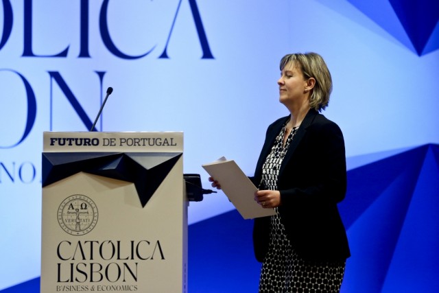 Ministra reitera que não serão necessárias medidas adicionais para cumprir défice