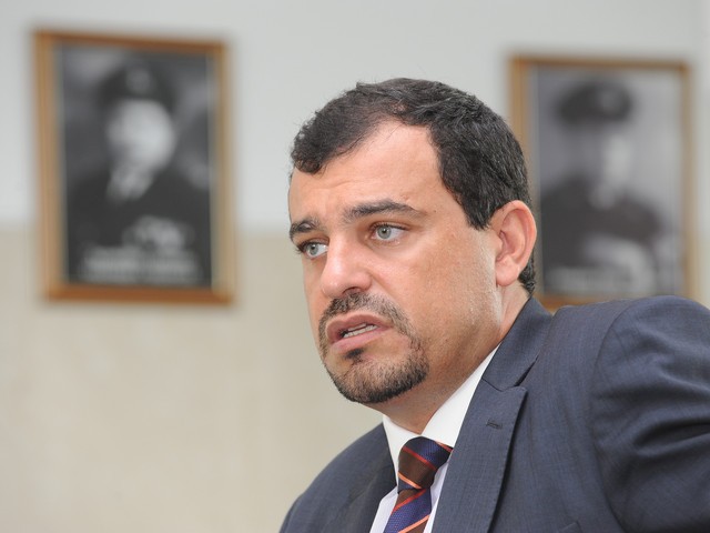 Filipe Menezes pondera aplicar taxa sobre automóveis no Verão