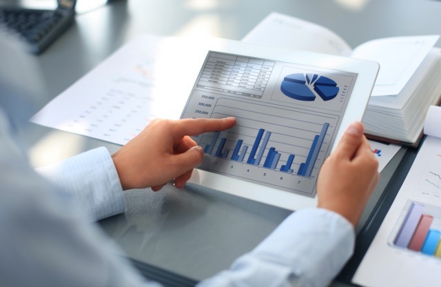 Exportações estreiam-se em 2015 a descer 1,8% e importações caem 10,2%