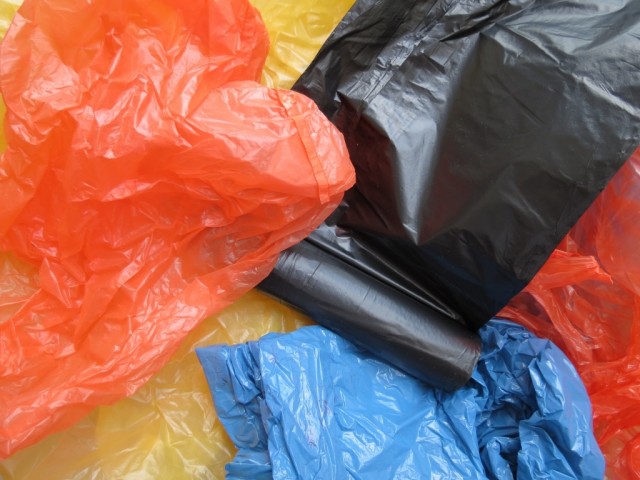 Fabricantes de sacos plásticos sofrem impacto da taxa e admitem reduzir pessoal