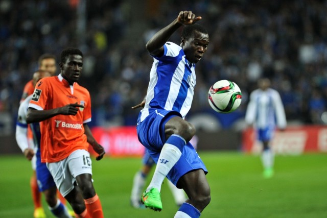 FC Porto bate Arouca com golo de Aboubakar e mantém perseguição ao líder
