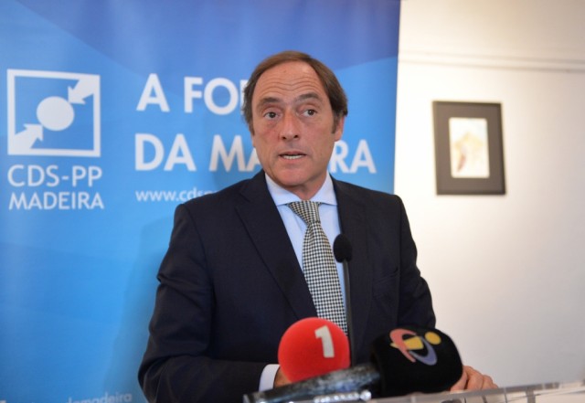 Paulo Portas defende revisão do transporte aéreo e aposta na Zona Franca