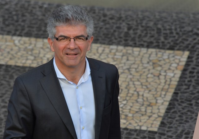Edgar diz que política “dos queques” não serve à população