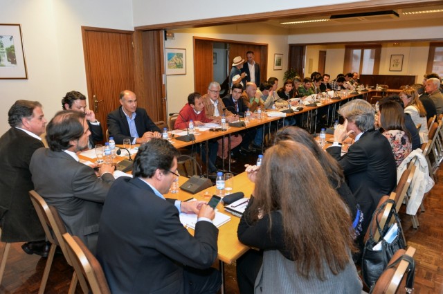 Assembleia comemora 25 de Abril com intervenções de todos os partidos