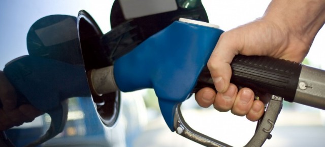 Petrolíferas têm até 04 de maio para identificar combustíveis simples nas bombas