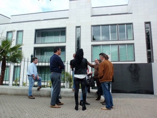 Trabalhadores impedidos de entrar no Madeira Palácio