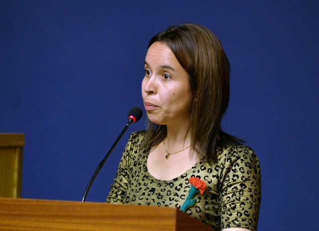 Deputada do PCP denuncia que a austeridade está a liquidar conquistas de Abril