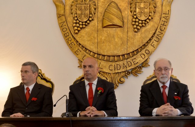 Cafôfo lembra dívidas do Governo à Câmara
