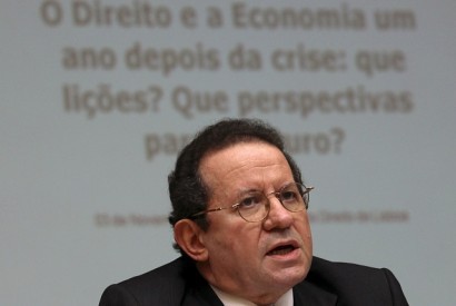 Vitor Constâncio defende mais supervisão sobre fundos de investimento