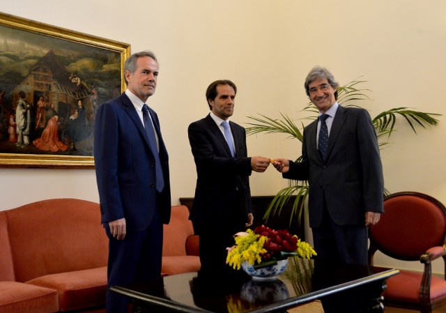 Programa do novo governo da Madeira tem emigrante como principal protagonista