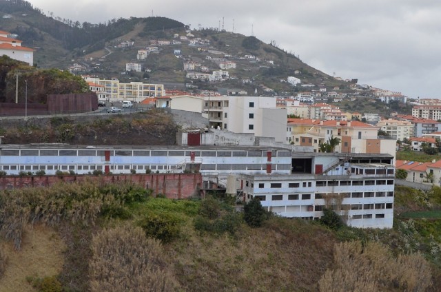 Câmara de Santa Cruz convida Governo a sentir o cheiro do Aviário do Garajau