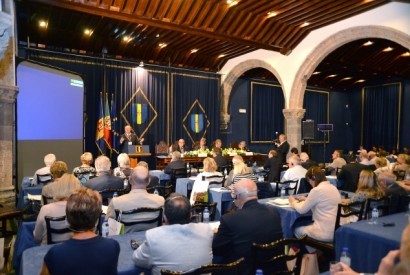 Ex-parlamentares europeus assistem a aula sobre autonomia