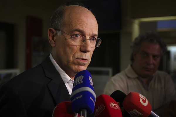 Fernando Pinto continua à frente da TAP pelo menos até ao fecho da venda