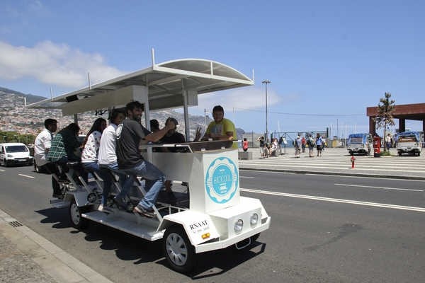 Bicicleta de 18 lugares é nova aposta turística no Funchal