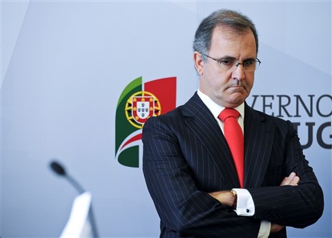 Ministro da Economia português inicia visita a Angola
