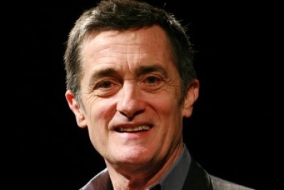 Morreu actor britânico Roger Rees da série Cheers, aquele bar
