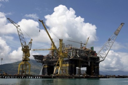 Consumo mundial de petróleo acelera ligeiramente em 2016